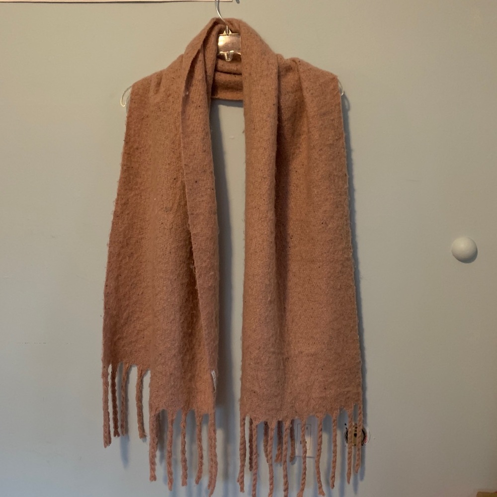 Shiraleah Scarf